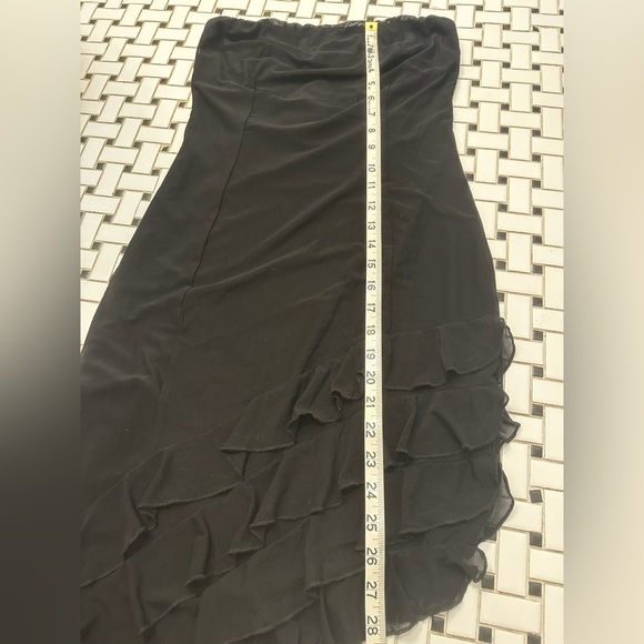 Elegant Black Strapless Dress - Picture 6 of 7